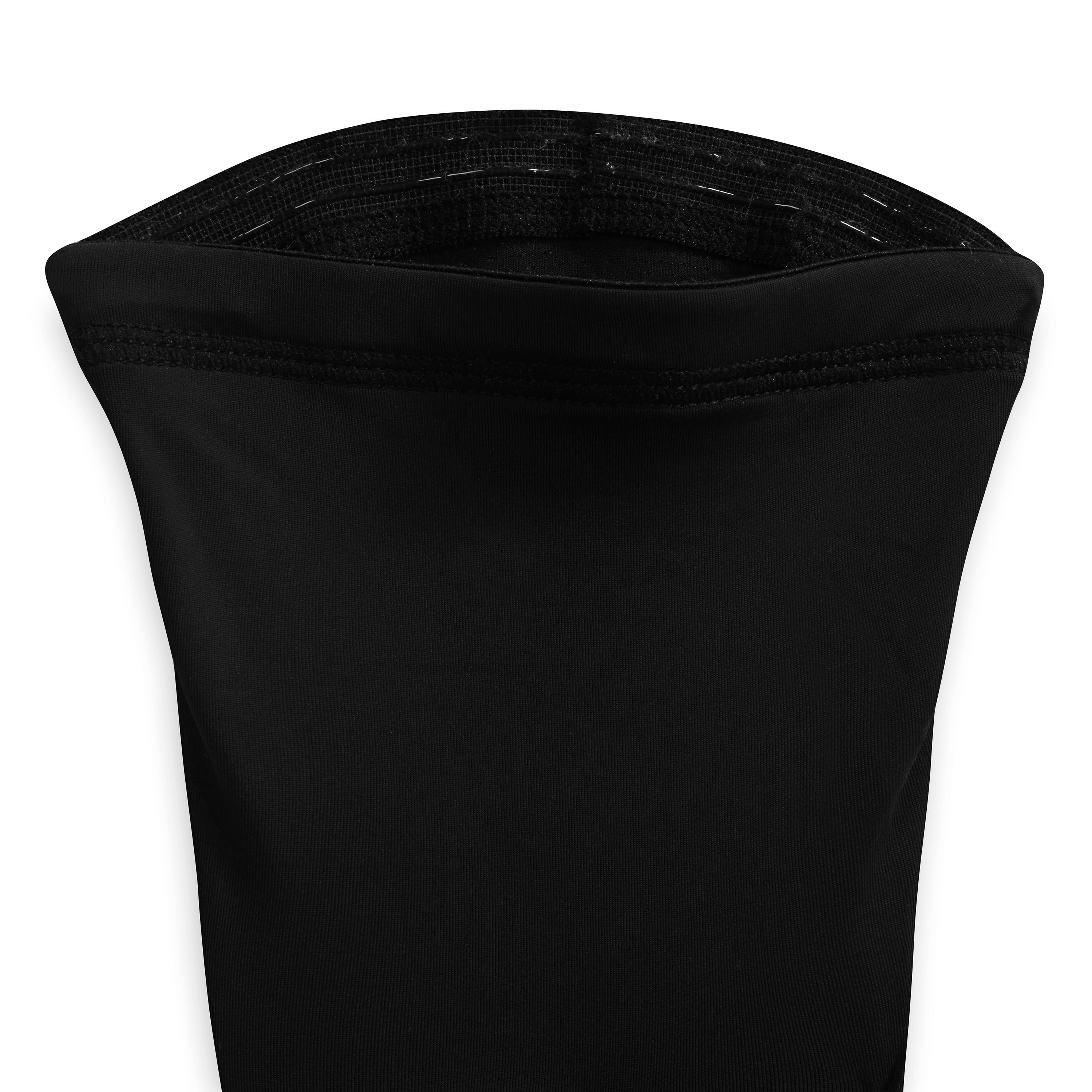 Reebok Knee Sleeves Black hem closeup